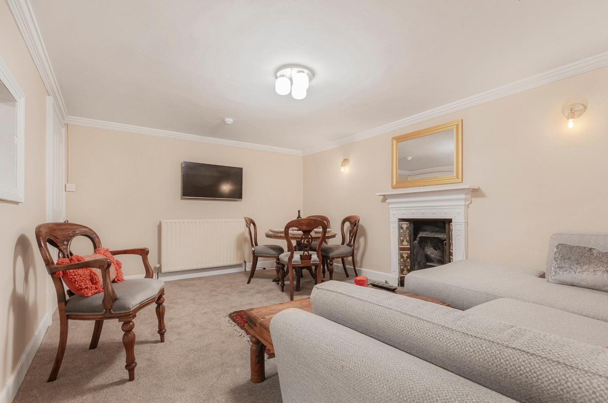 Spacestation Four 4 Bedroom Serviced Apartment By Altoluxoexperience Short Lets & Serviced Accommodation With Free Wifi Бристоль Экстерьер фото